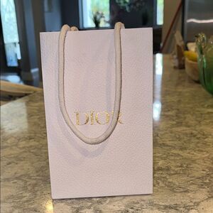 ✨ Dior White Textured Shopping Bag 5.75” x 9” x 3”